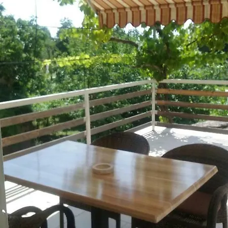 Large 3 Bd 500m From The Sea Bike Friendly